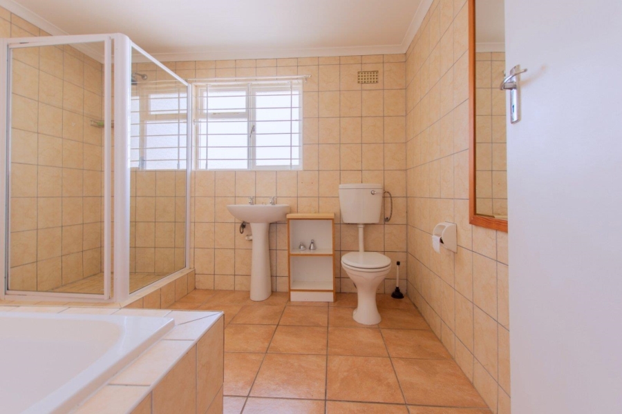 7 Bedroom Property for Sale in Middedorp Western Cape